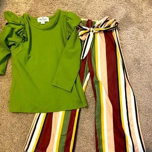 Size Medium 3-4T outfit like new.